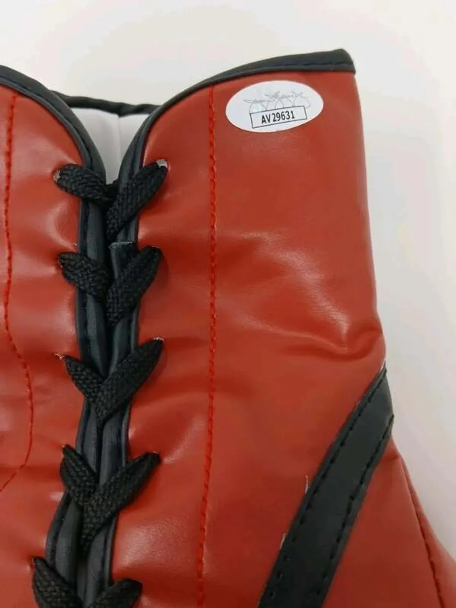 Ricky Hatton Signed Boxing Glove & Photo (JSA Certified) - Image 2