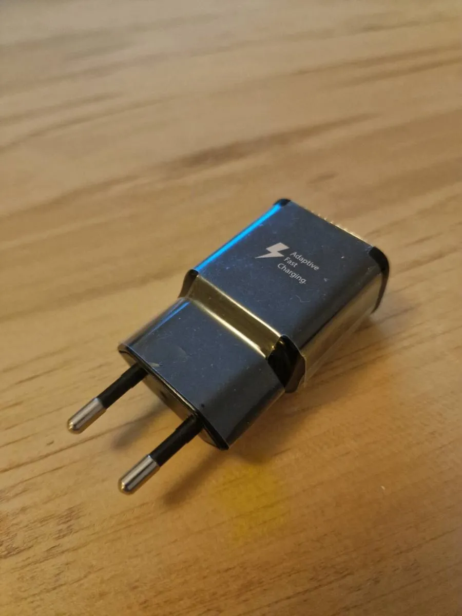 Brand New Genuine Samsung EU Charger - Image 1