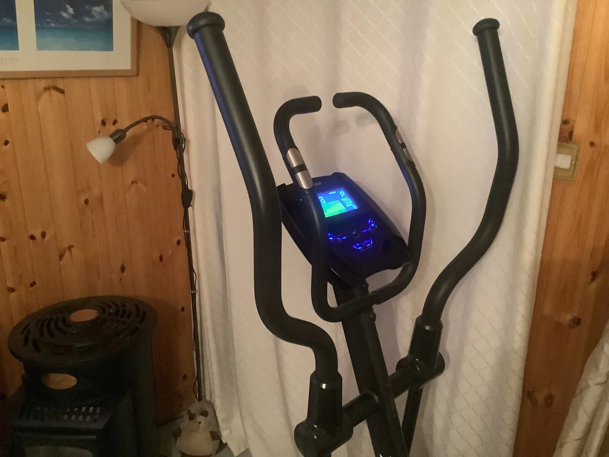 Cross trainer - Image 1