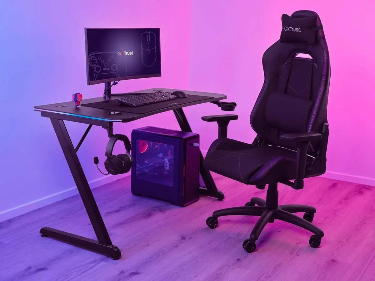 GXT 710 Luminus Pro Gaming Desk 120x60 with LED - Image 2