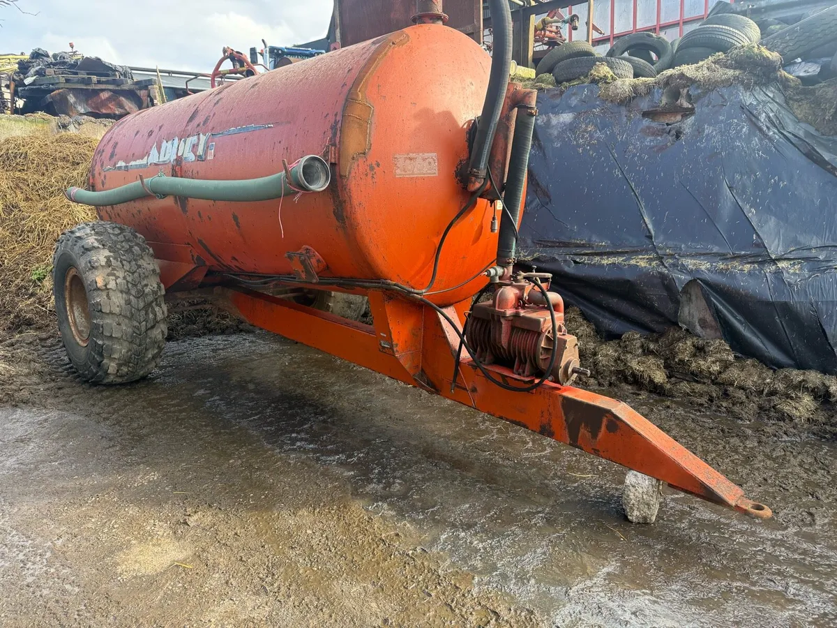 Abbey 1600g tanker - Image 1