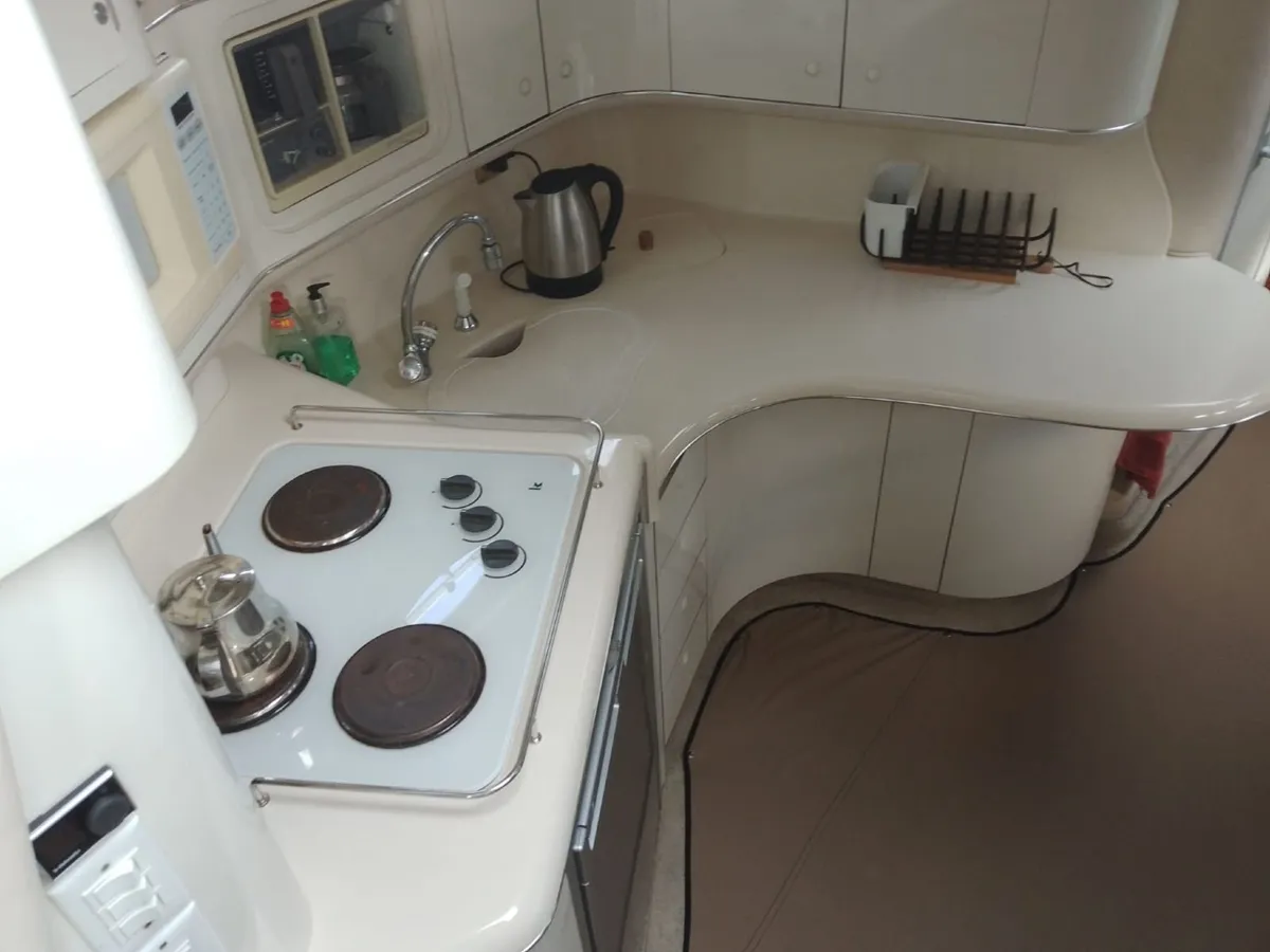 SeaRay 370 - Image 3