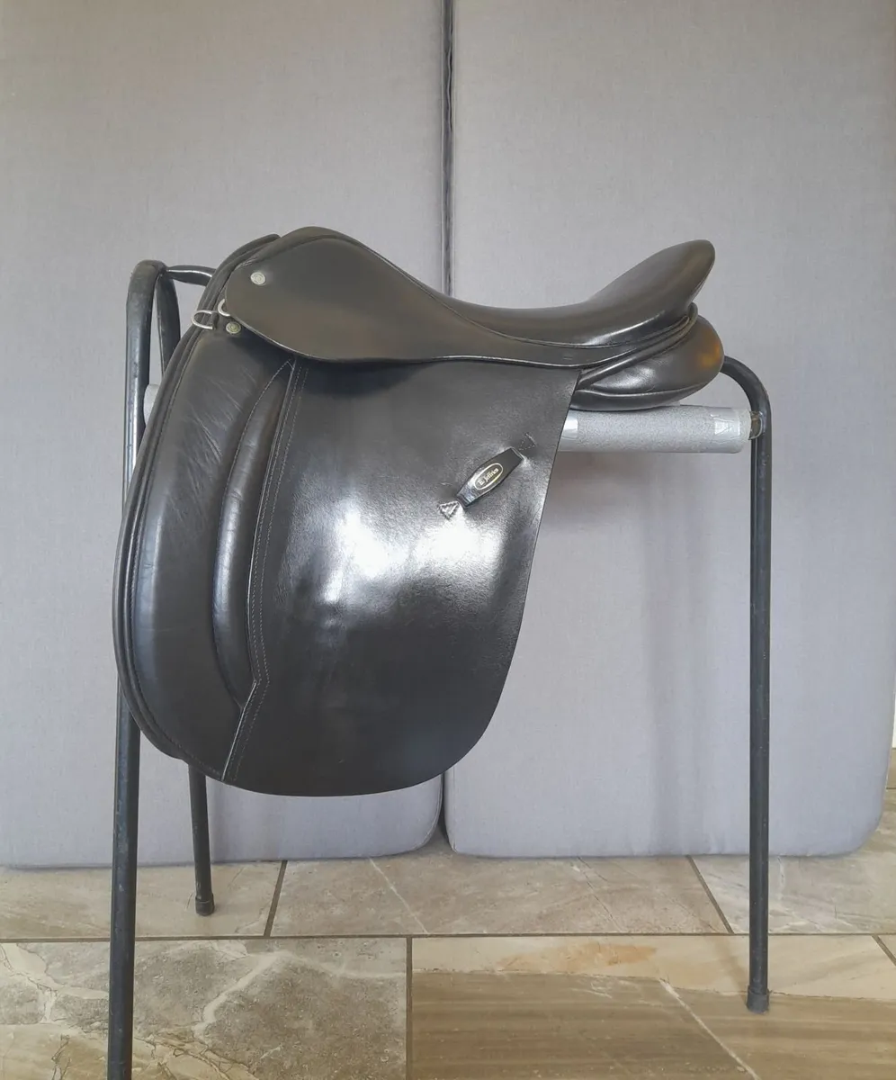 Jeffries Stamford 17inch medium black show saddle - Image 1