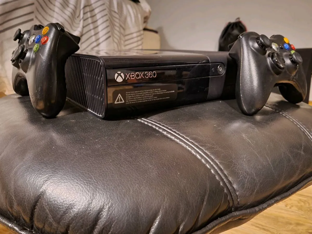 Xbox 360 E (Super Slim Console) with games - Image 1