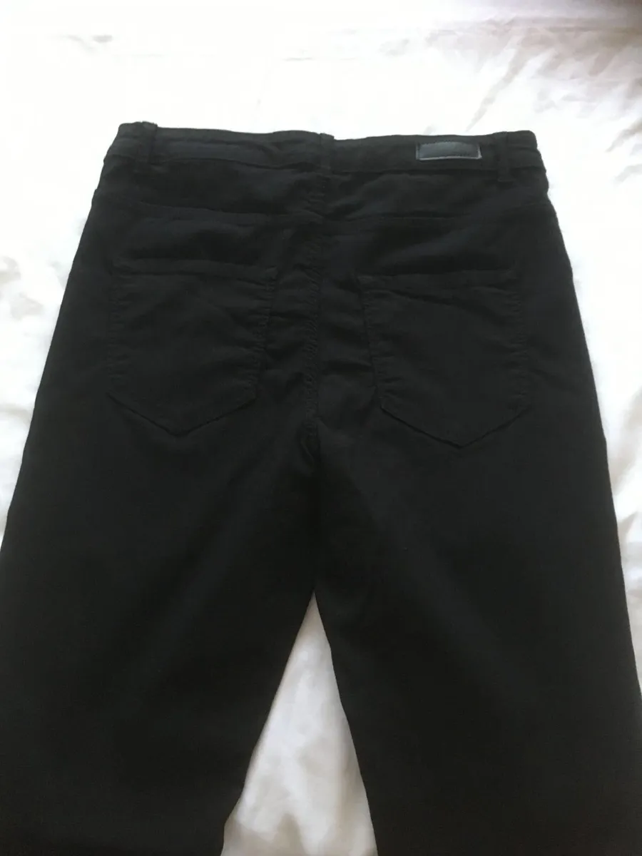 NEW Black Jeggings Jeans from the BRAND PIECES - Image 2