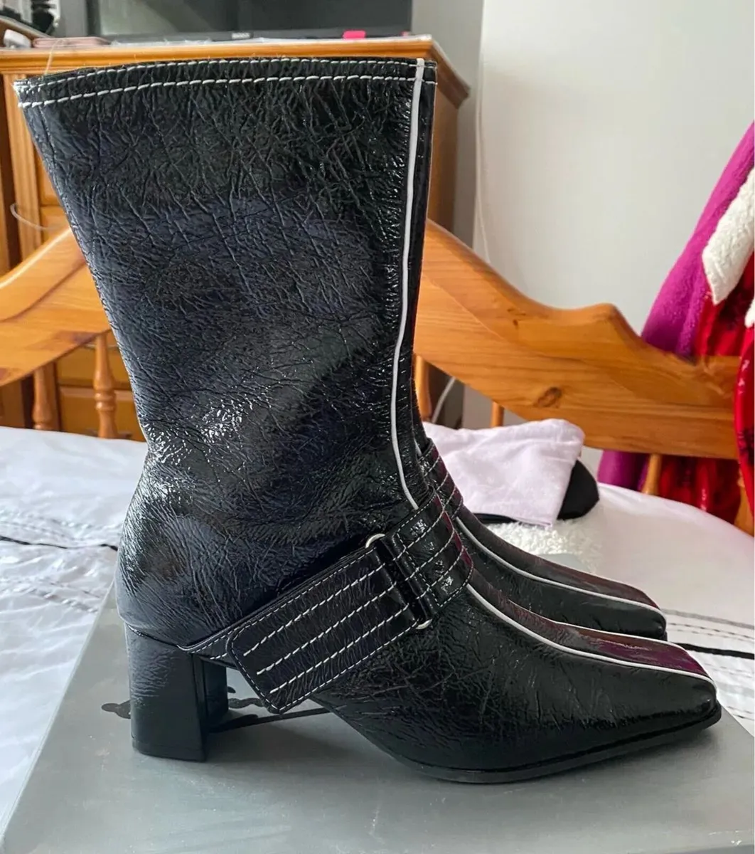 Brand NEW Gino Ventori Ladies Boots, Size 39 / 6 - Image 3