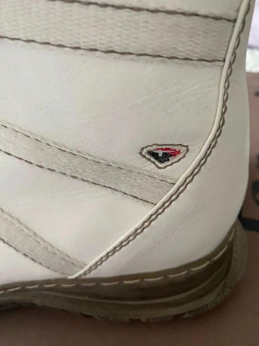 BRAND NEW Tomaris Ladies Boots, Size 40 / 7 - Image 4