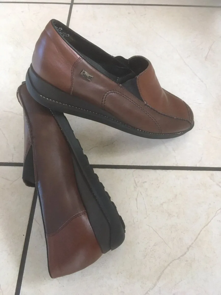 BRAND NEW Rieker Leather Shoes Loafers Size 39 / 6 - Image 1