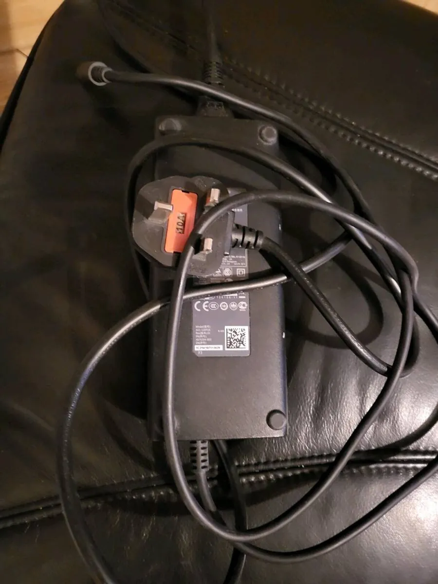 Xbox 360 E (Super Slim Console) with games - Image 3