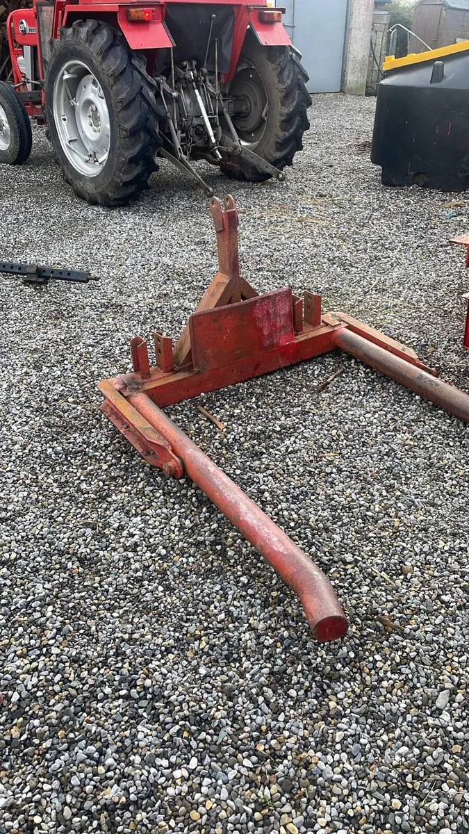 Bale lifter - Image 1