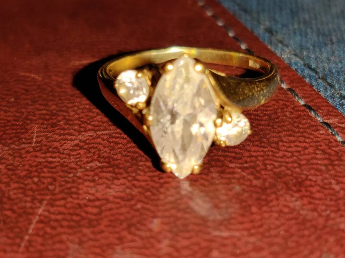 HUGE OPAQUE OVAL TOPAZ, 9CT Gold Chunky Dress Ring - Image 2