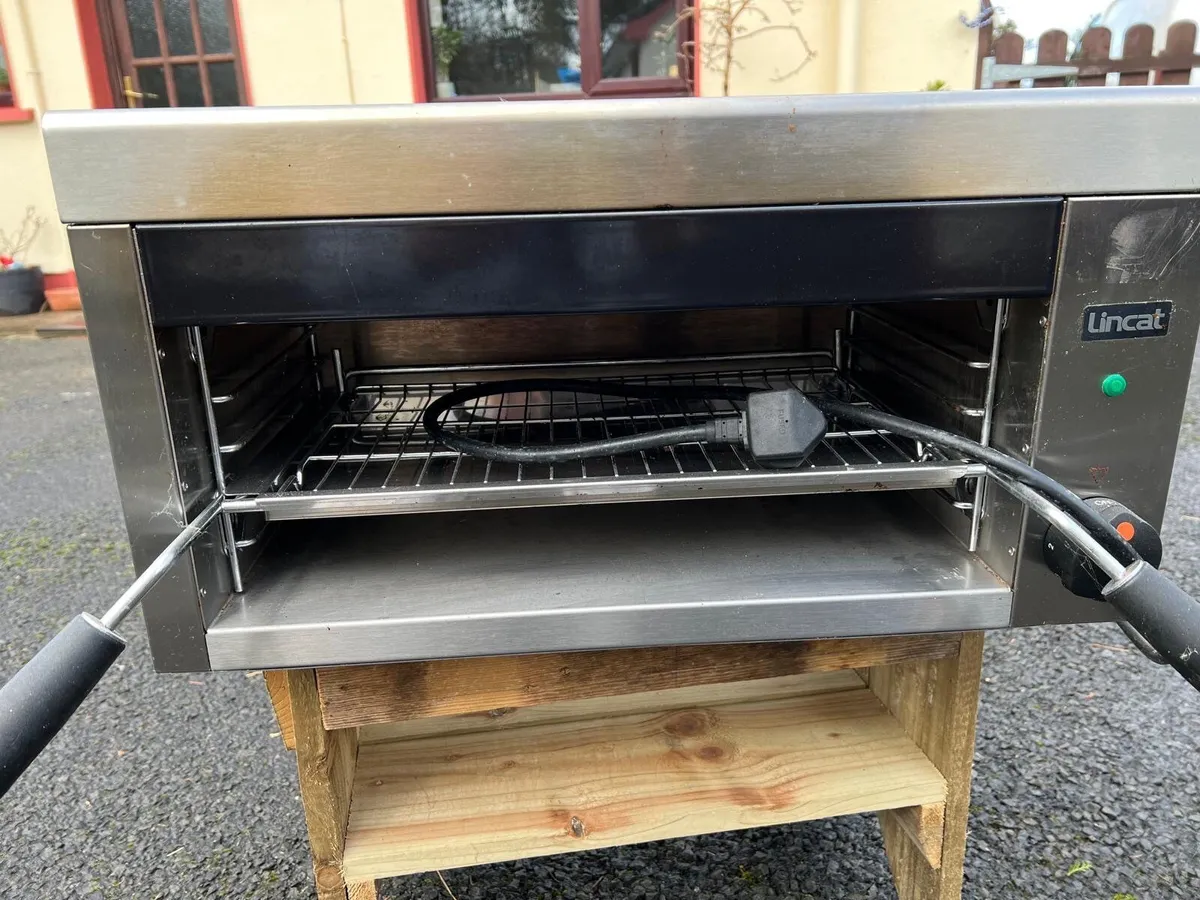 Grill - Image 3