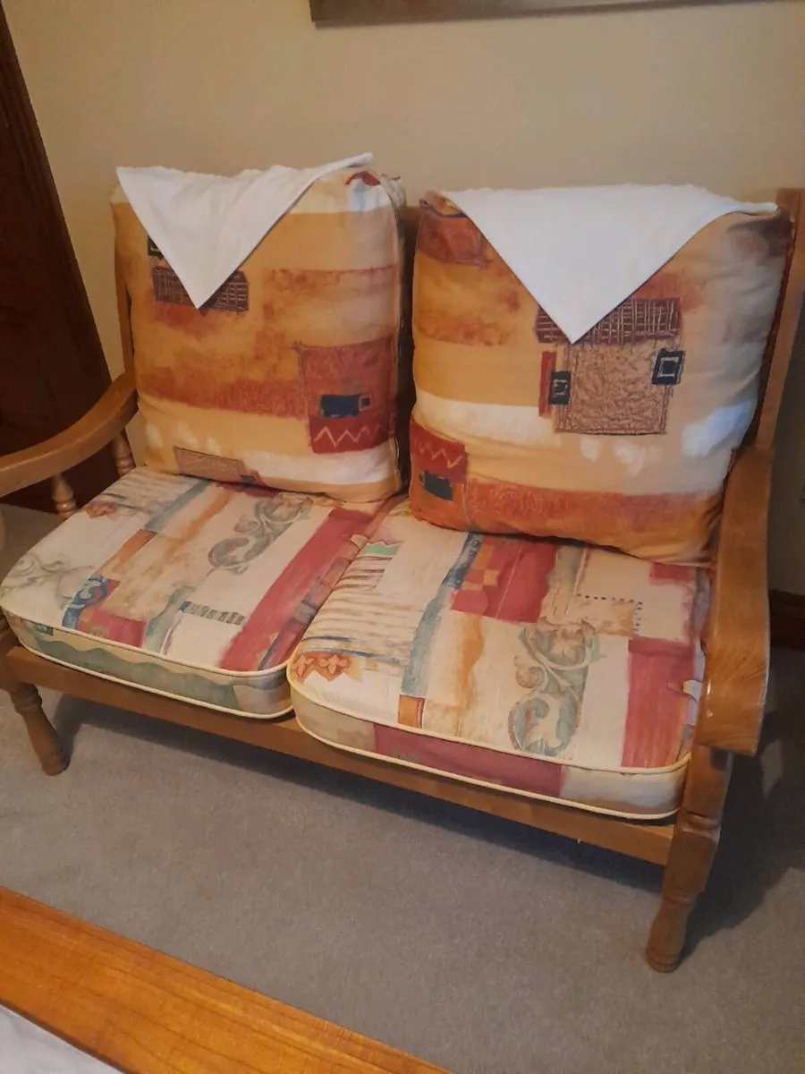 Three piece suite - Image 1