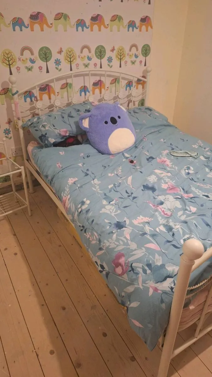 Double bed - Image 2