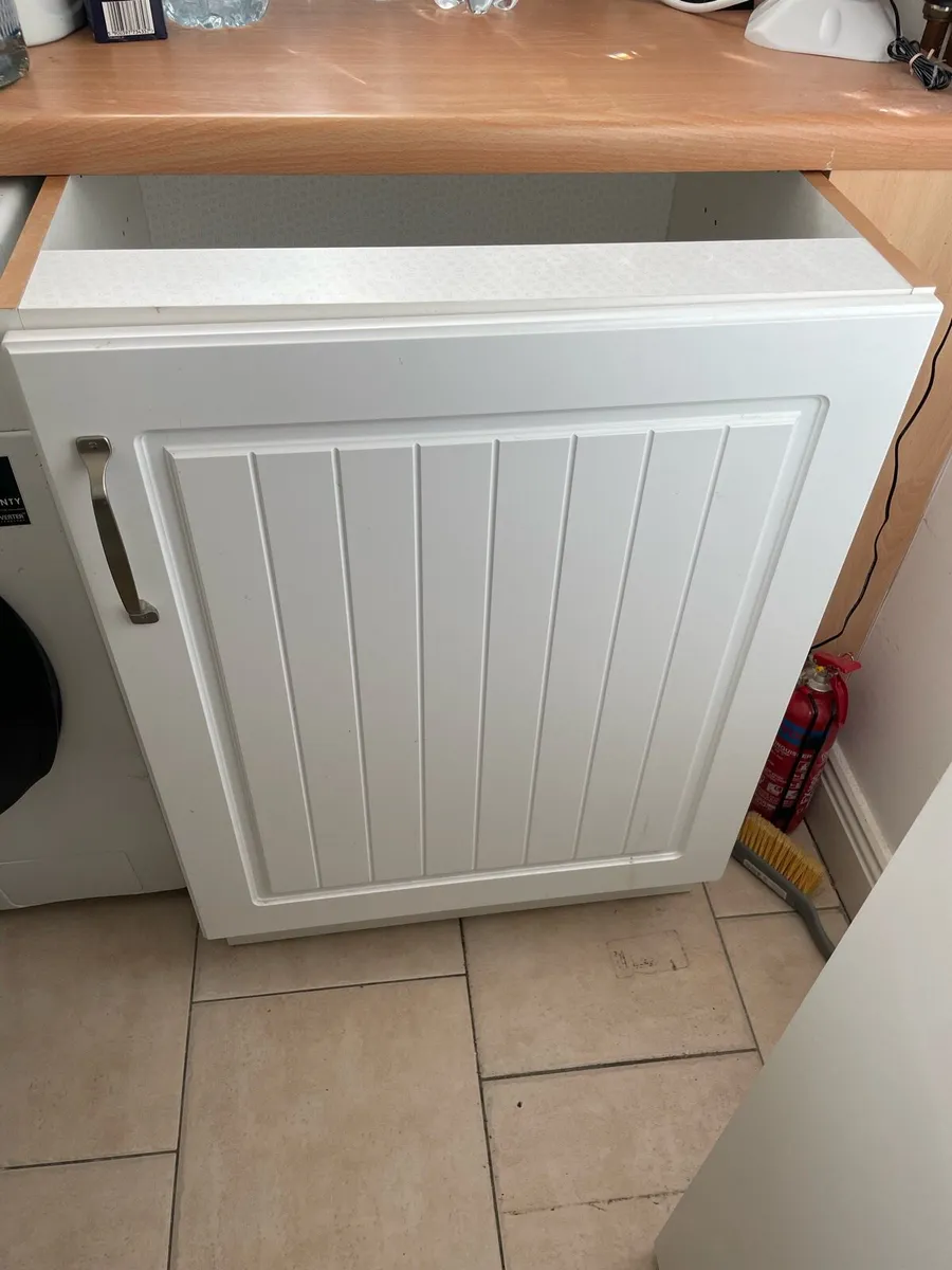Under countertop cabinet - Image 1