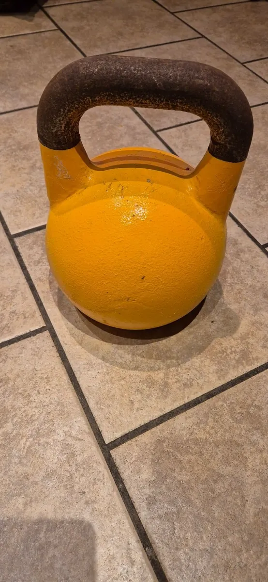 D8 Fitness Kettlebell - 16kg - Image 3