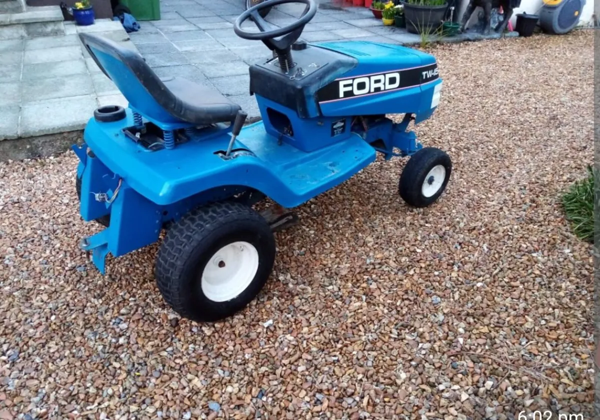 Garden tractor for towing a trailer - Image 3