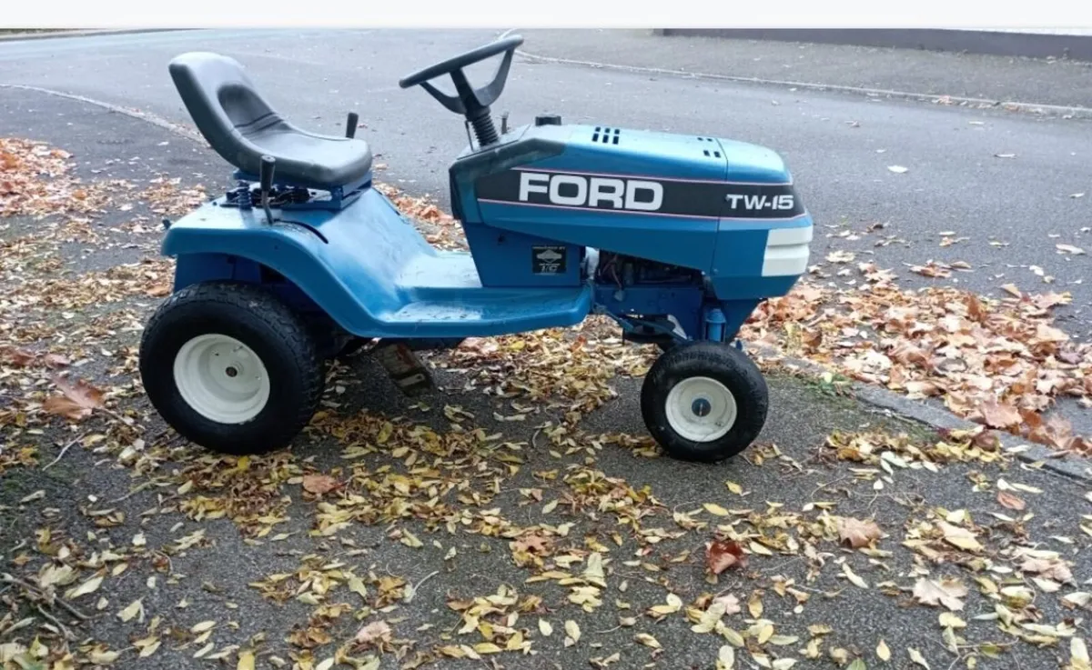 Garden tractor for towing a trailer - Image 2