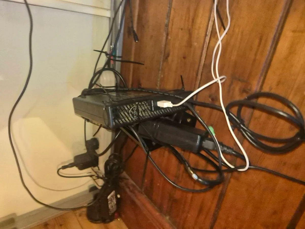 Computer, desk and chair - Image 3