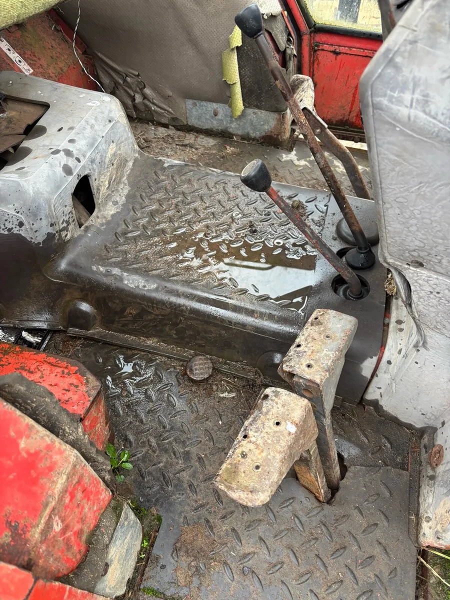 Massey 290 cab parts - Image 4