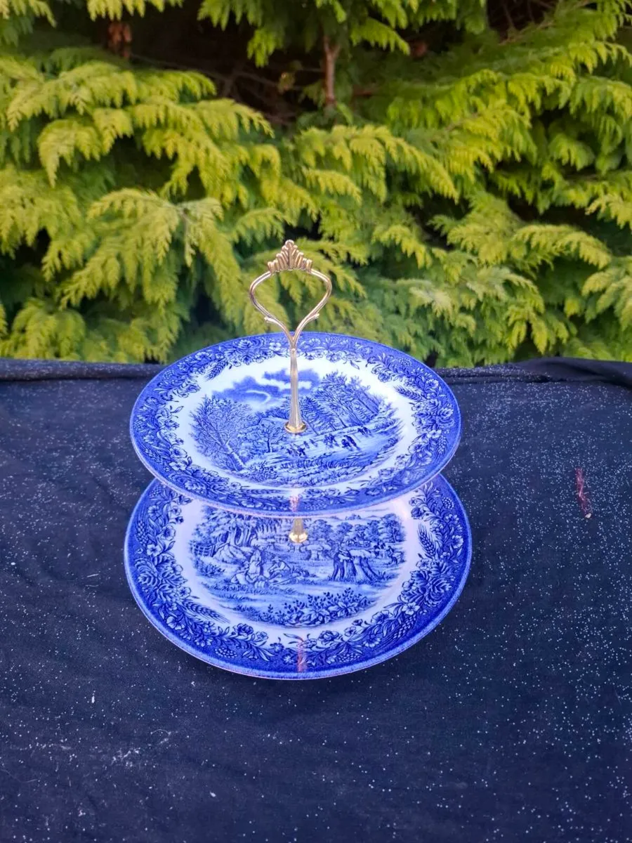 By post only blue cake stand - Image 1