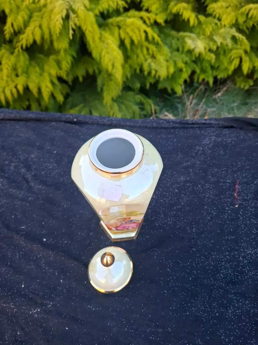 By post only china marquise vase - Image 3