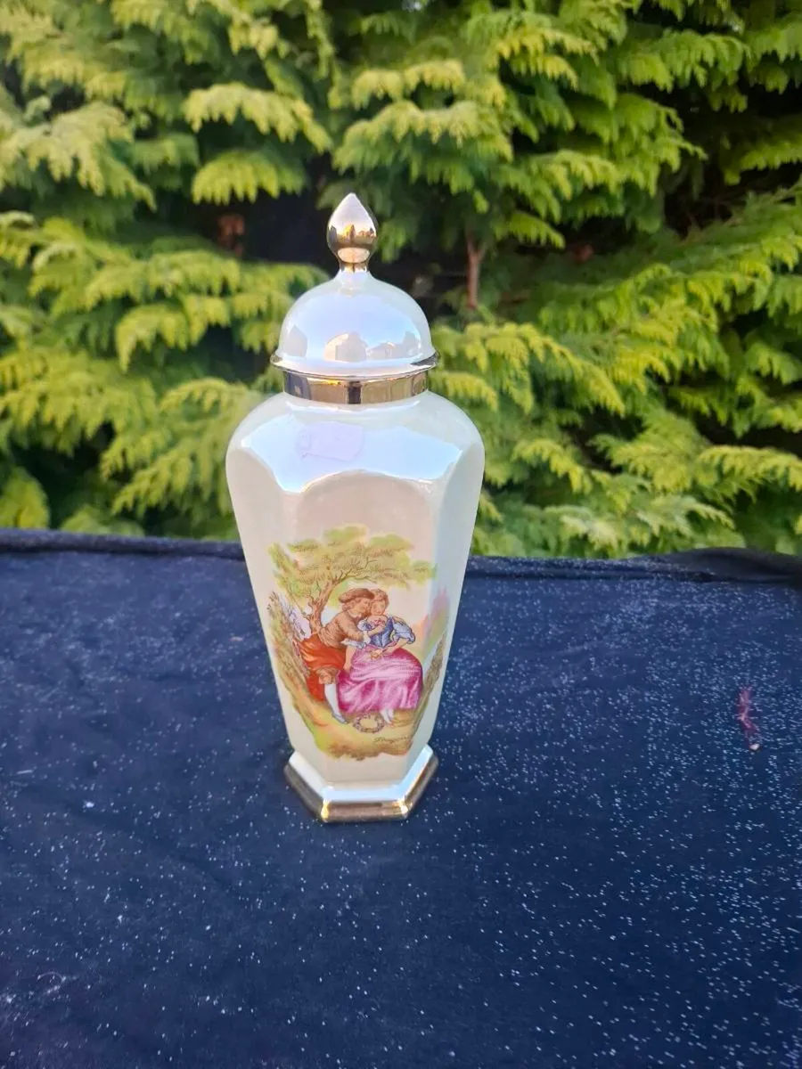 By post only china marquise vase - Image 1