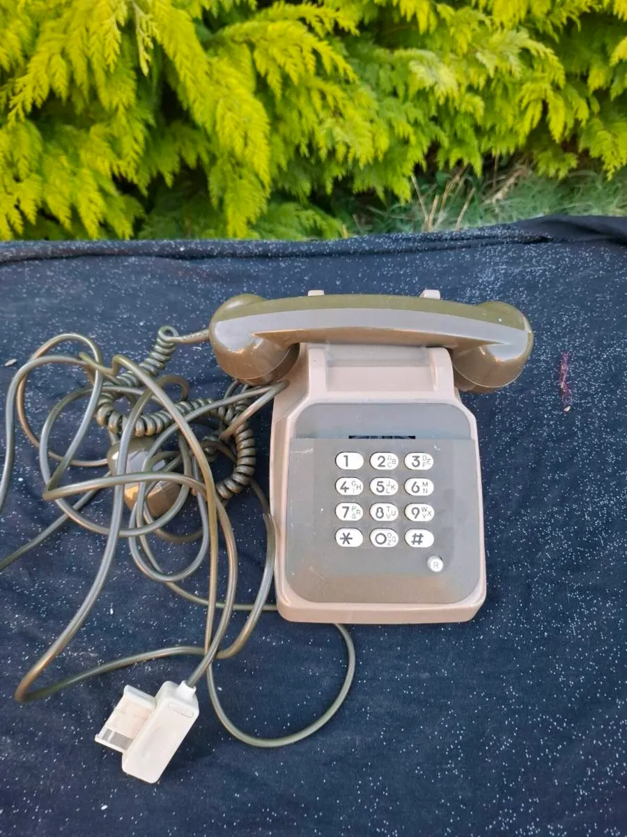 By post only 80s vintage phone - Image 1