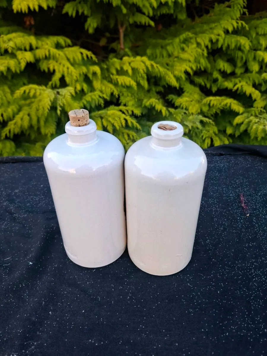 By post only 2 vintage pottery bottles - Image 2