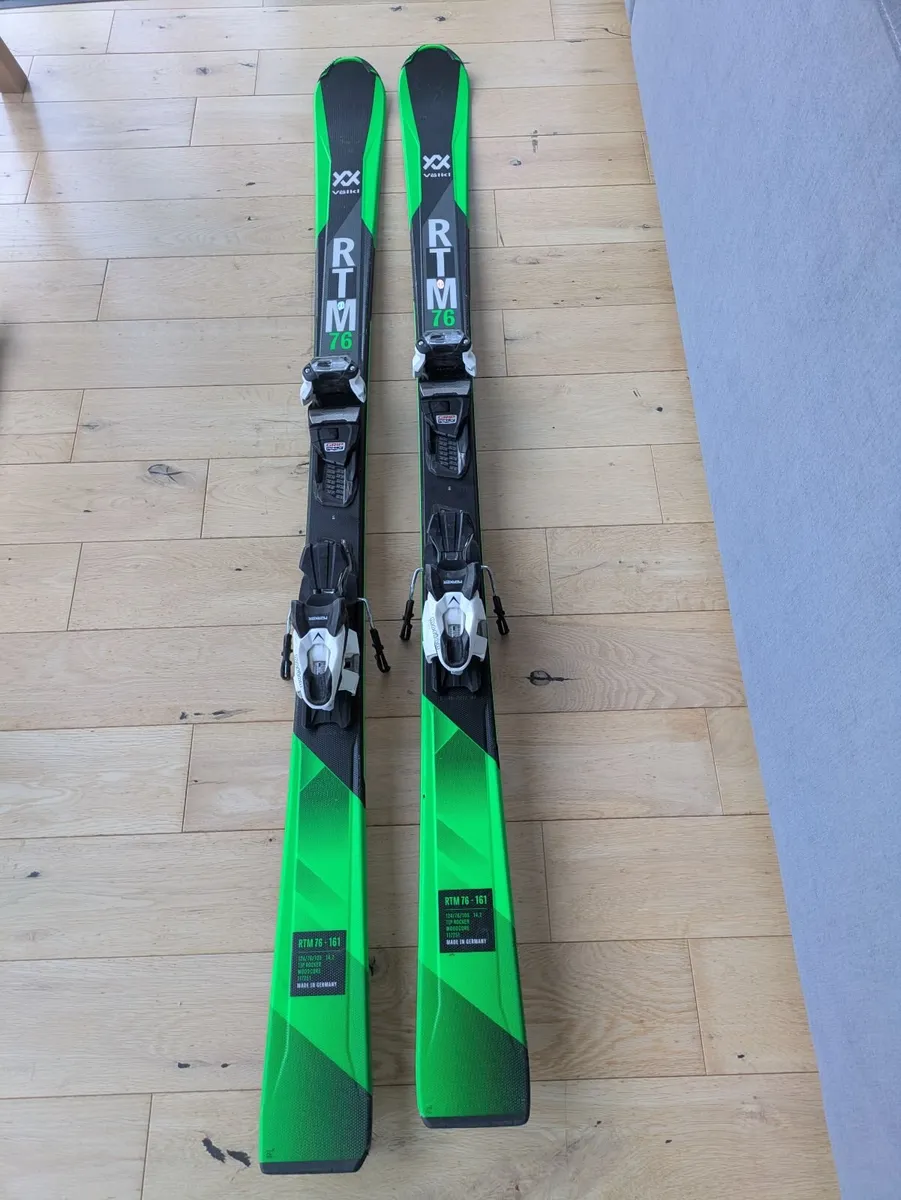 Völkl Skis mens 161 cm in perfect condition - Image 1