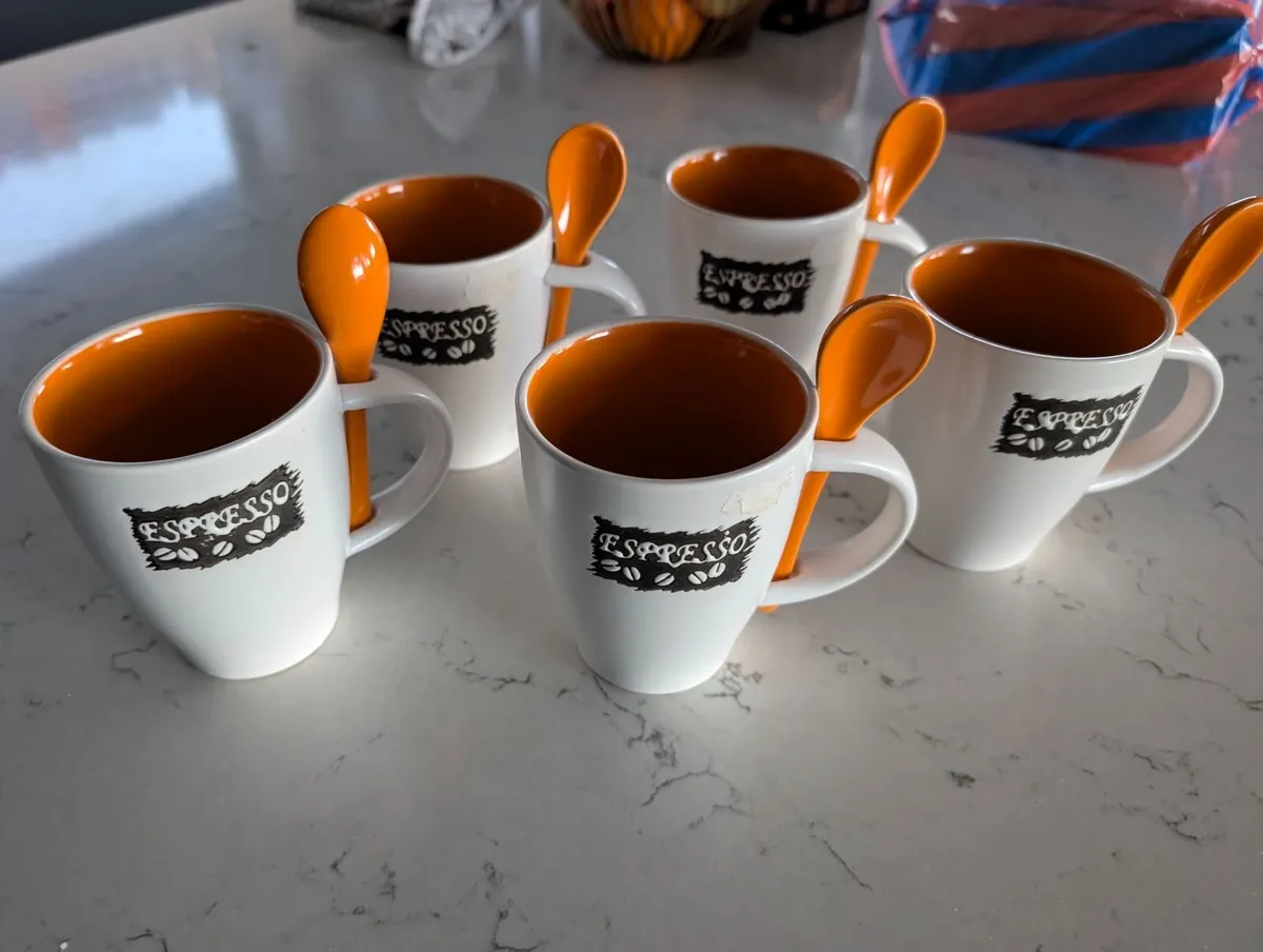5 cups with spoons - Image 1