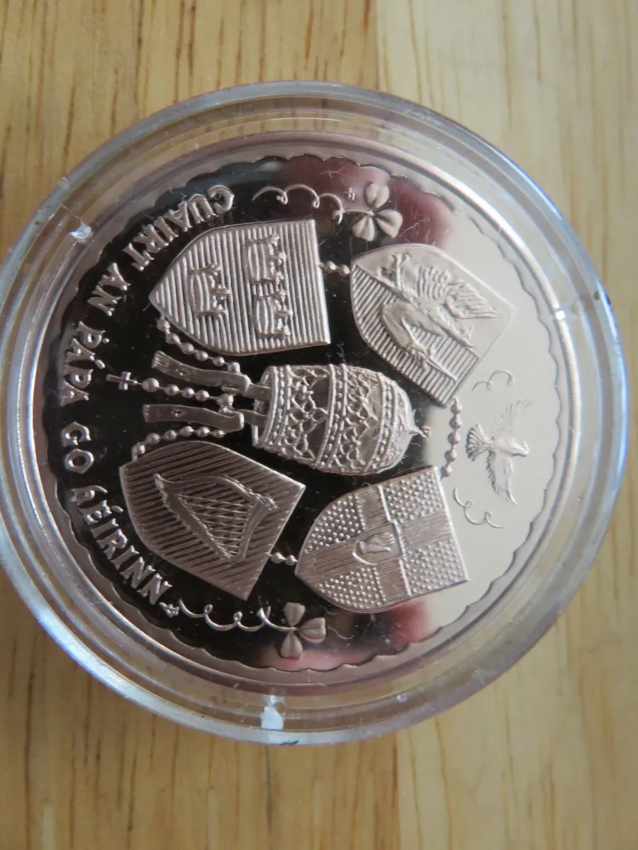 Pope John Paul 2nd  coin in plastic case - Image 3