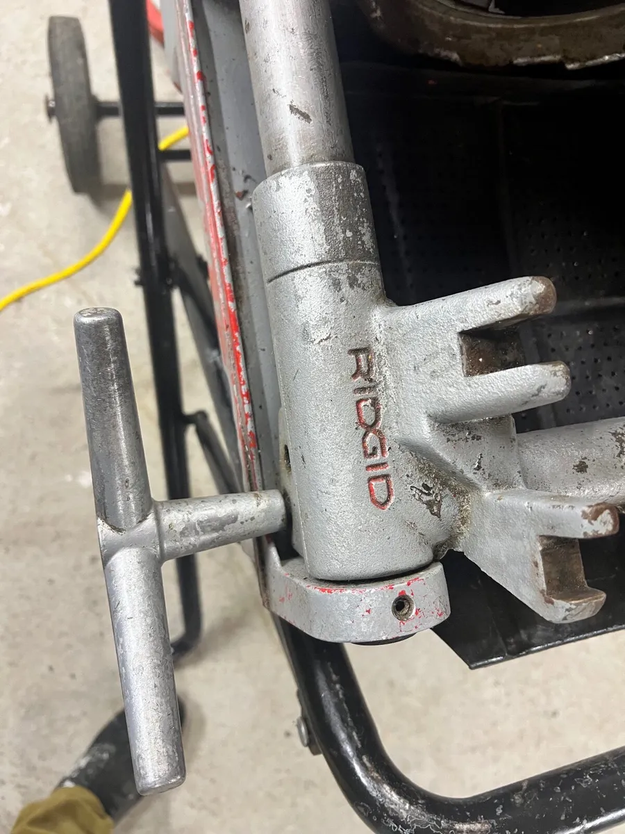 Plumbing equipment - Image 1