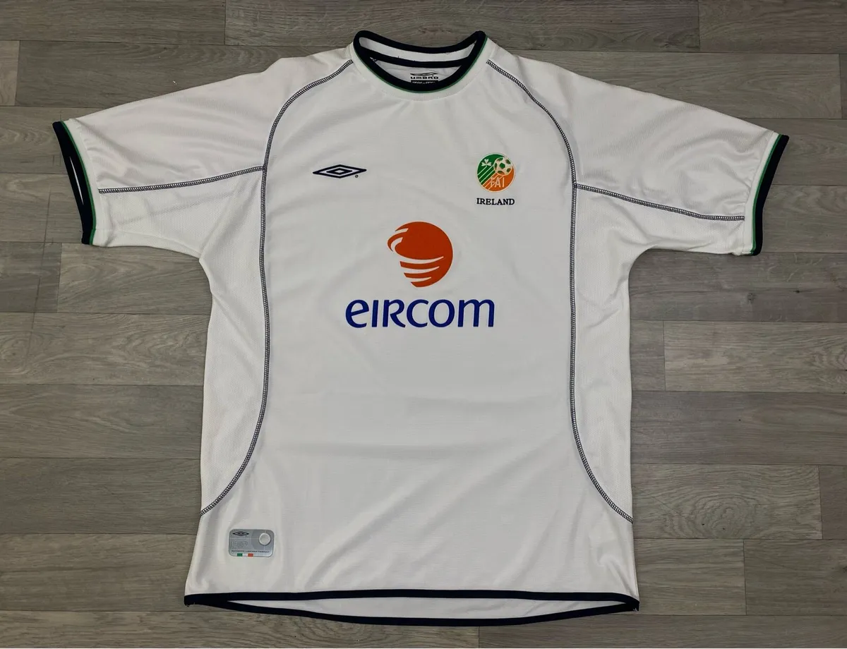 Vintage 2001 Umbro Ireland Away Jersey Shirt XL - Image 1