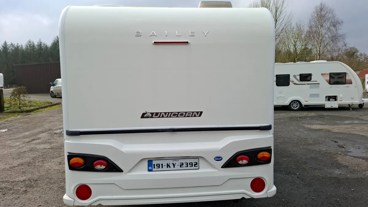 Bailey Unicorn Vigo fixed islsnd  bed caravan - Image 4
