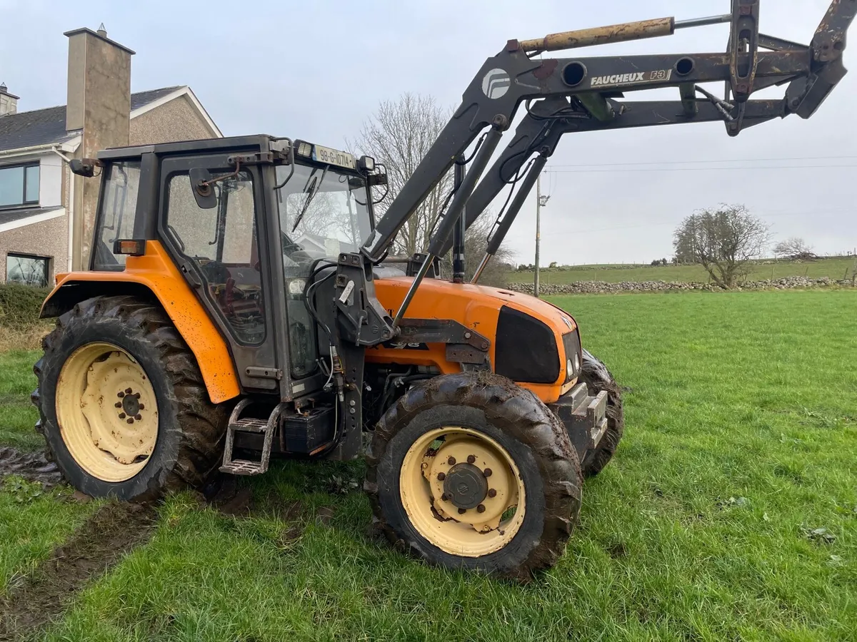 Renault Ceres 4wd loader tractor - Image 1