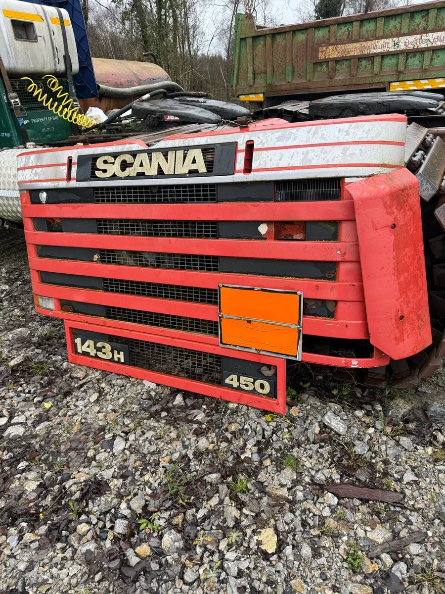 1995 Scania 143 bonnet - Image 1