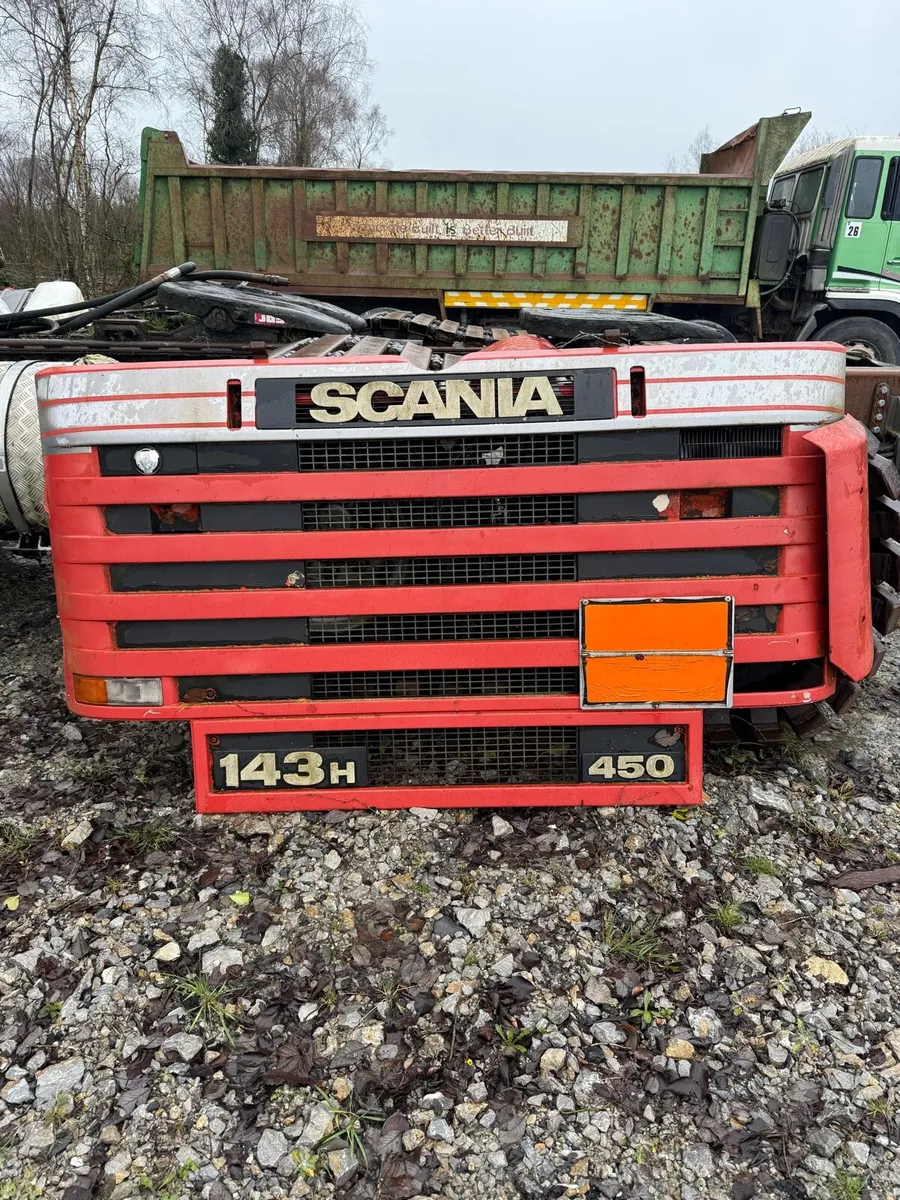 1995 Scania 143 bonnet - Image 2