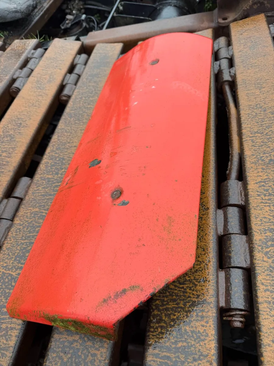 1995 Scania 143 bonnet - Image 3