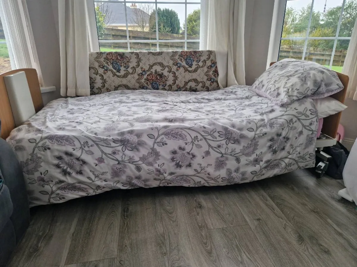 Adjustable bed - Image 1