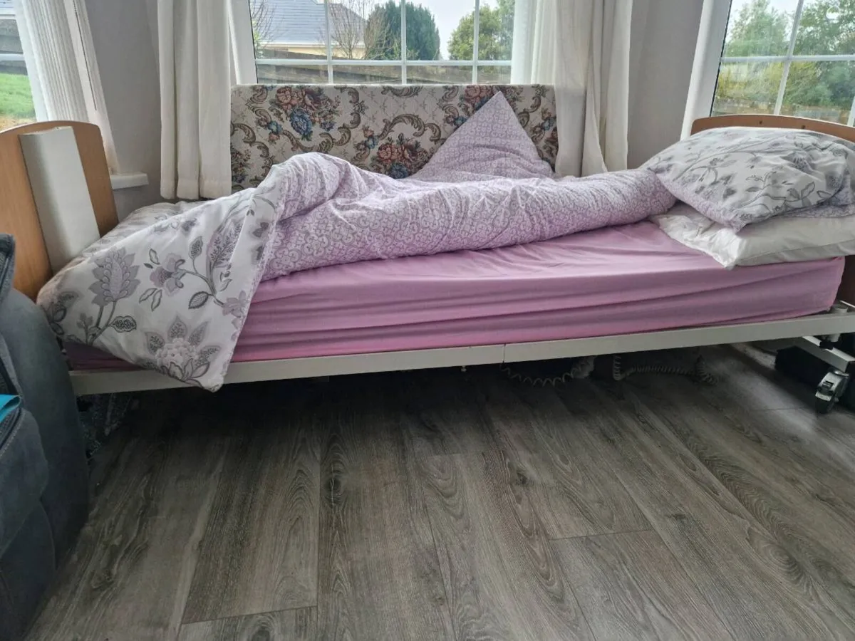 Adjustable bed - Image 2