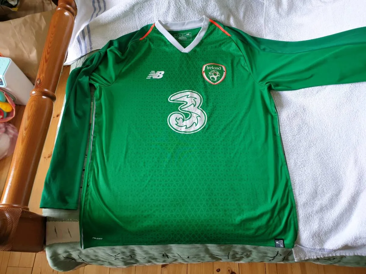 Ireland Long Sleeve Home Football Jersey 2018 2019 - Image 1