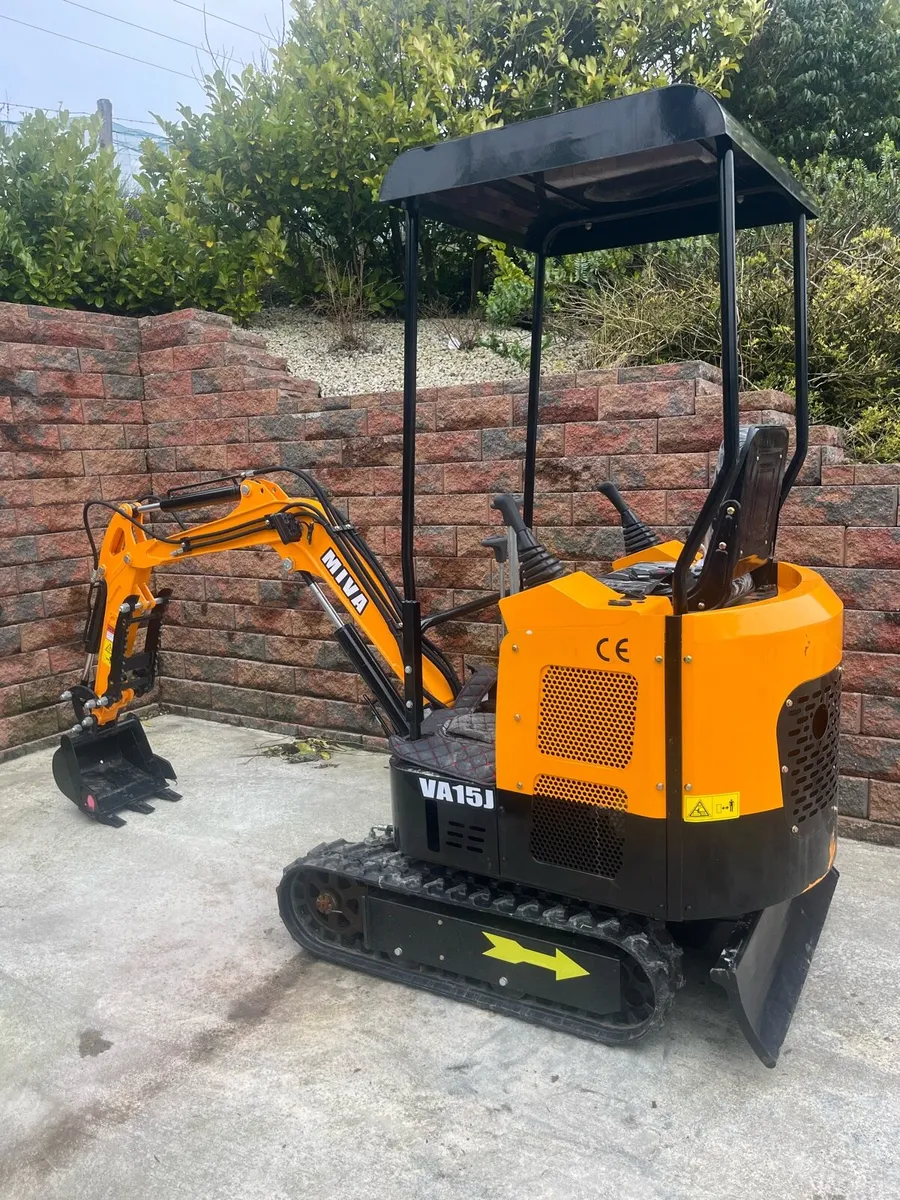 new 1.5 ton mini digger - Image 1
