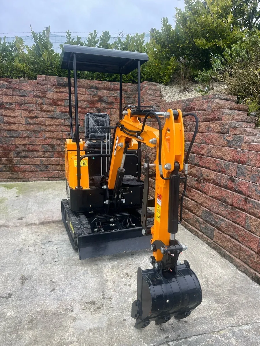 new 1.5 ton mini digger - Image 2