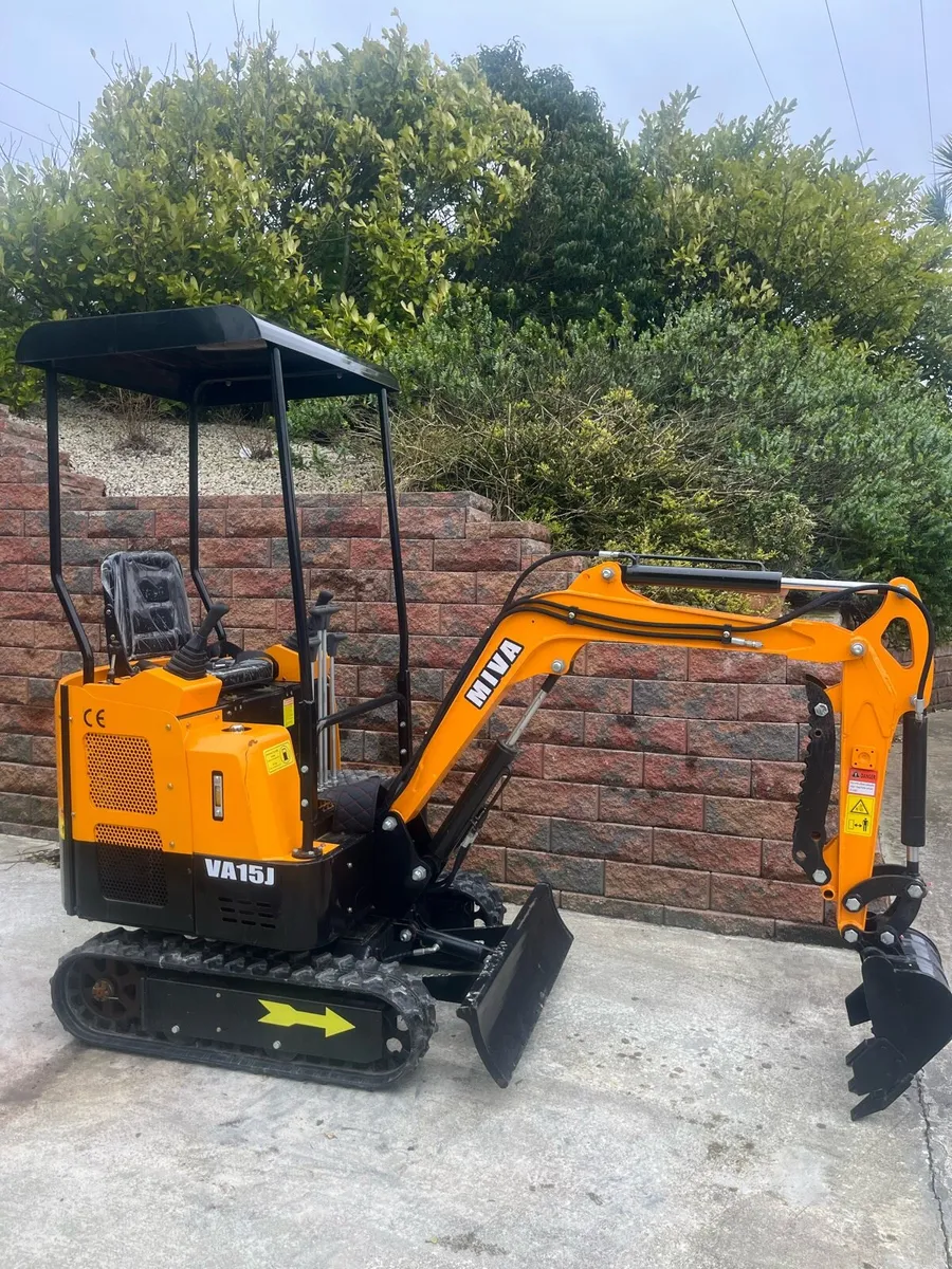 new 1.5 ton mini digger - Image 3