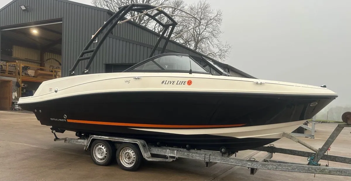 2016 BAYLINER VR5 Sports boat - Image 1
