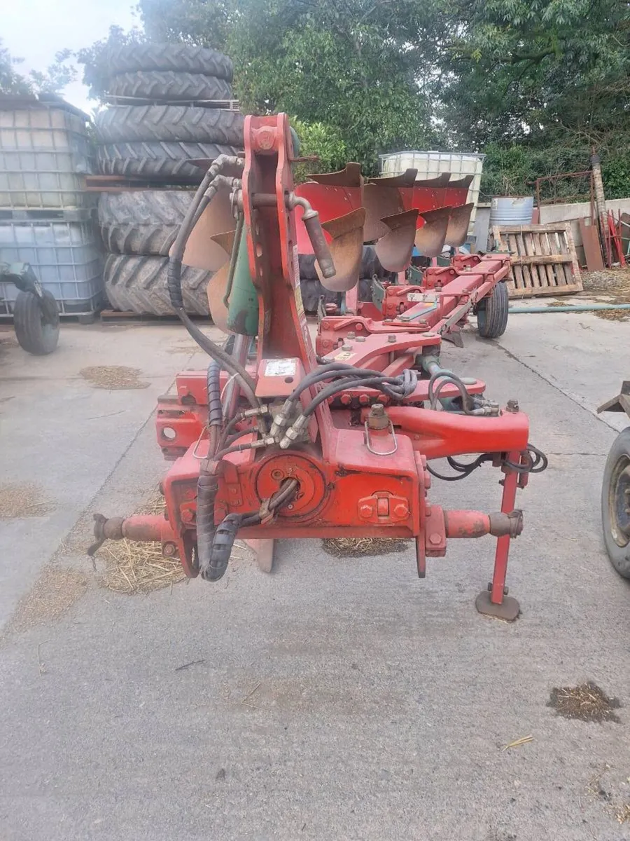 Kverneland plough - Image 4