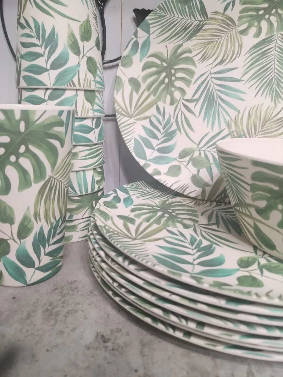 Brand New Tropical botanical Dinner Set, 18 Pieces - Image 3