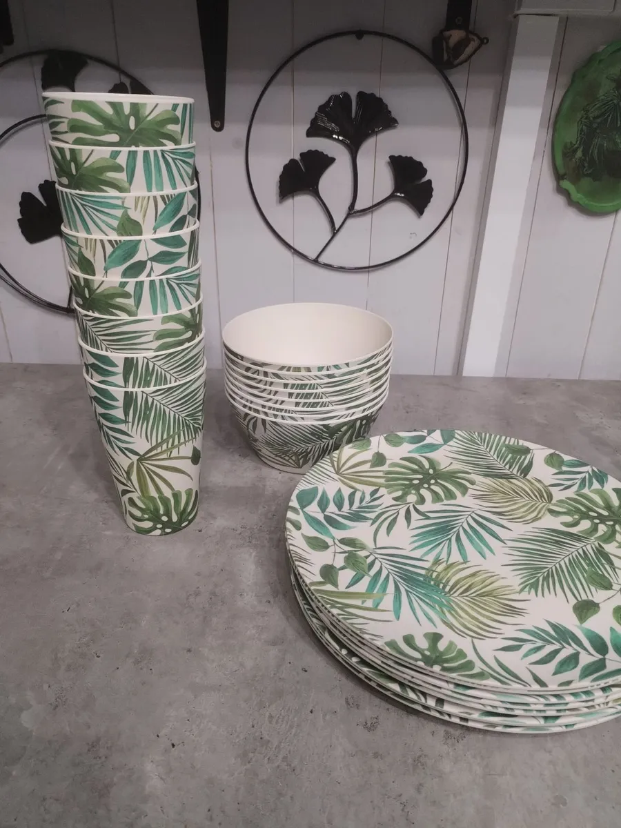 Brand New Tropical botanical Dinner Set, 18 Pieces - Image 4