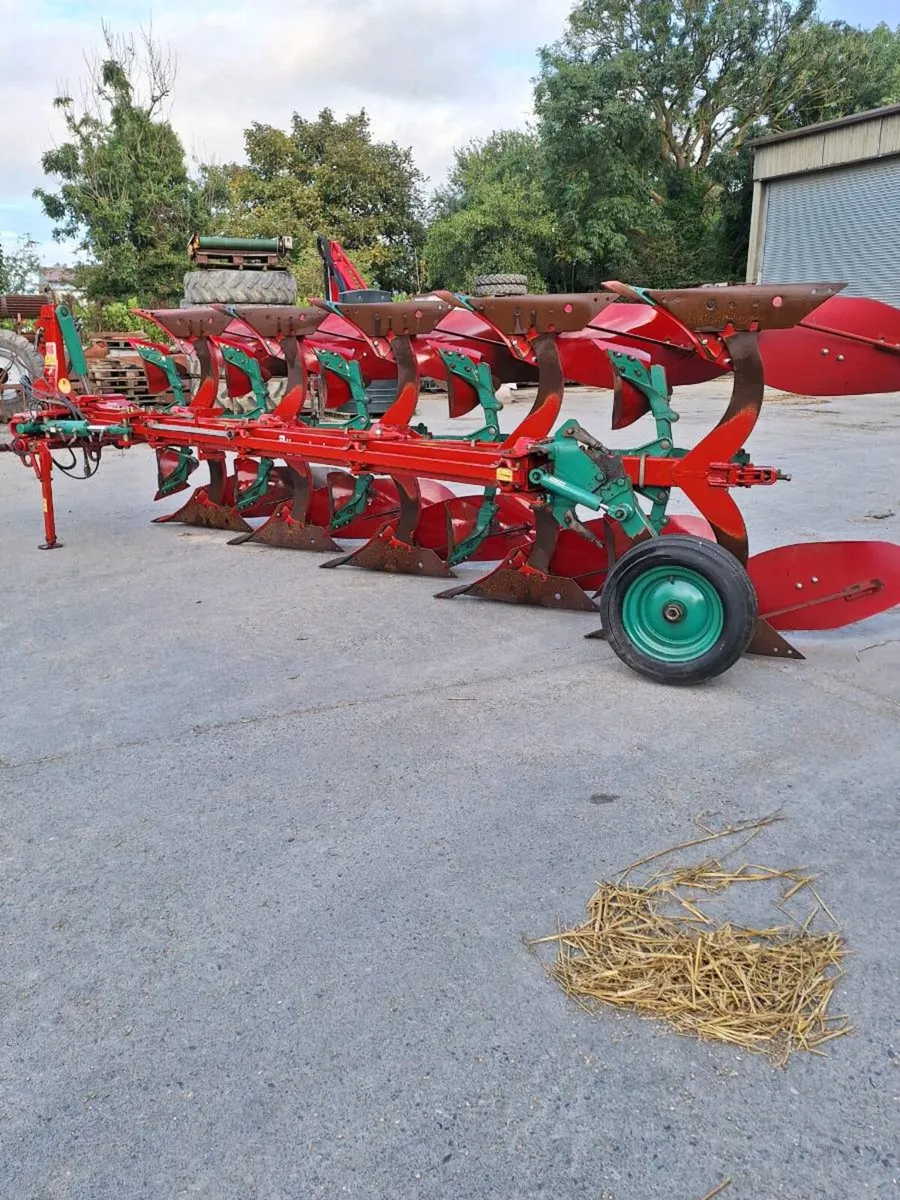 Kverneland plough - Image 1